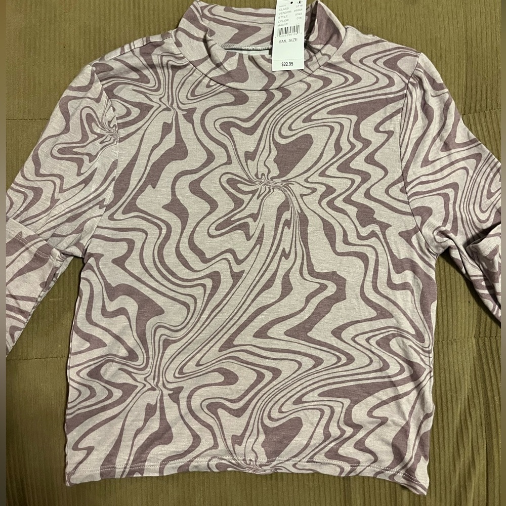 Long sleeve shirt from Pacsun. This is brand new still has the tags. Size sm